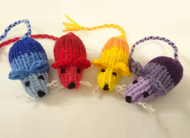 Hand-knitted CatNip Mice Cat Toy | ScratchyCats